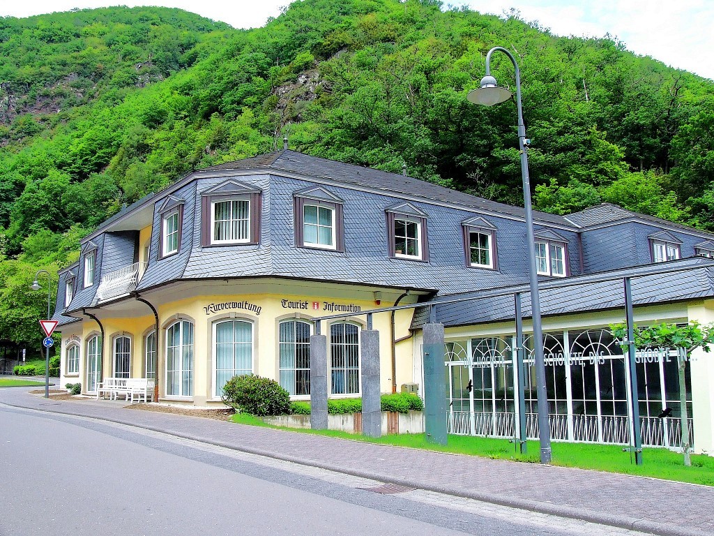 Wandelhalle im Kurort - Urlaub an der Mosel und in der Mosel-Eifel in Ferienhaus Bad Bertrich, Friedrichstraße 1, 56864 Bad Bertrich