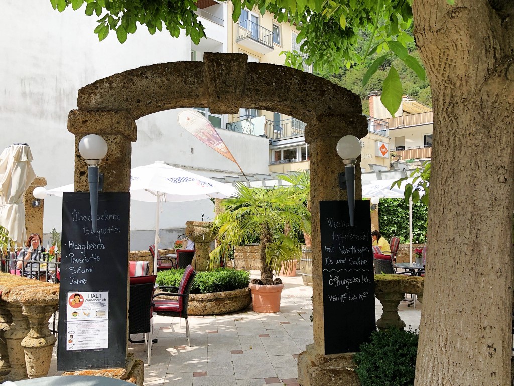 Biergarten Restaurant Bad Bertrich - Urlaub an der Mosel und in der Mosel-Eifel in Ferienhaus Bad Bertrich, Friedrichstraße 1, 56864 Bad Bertrich